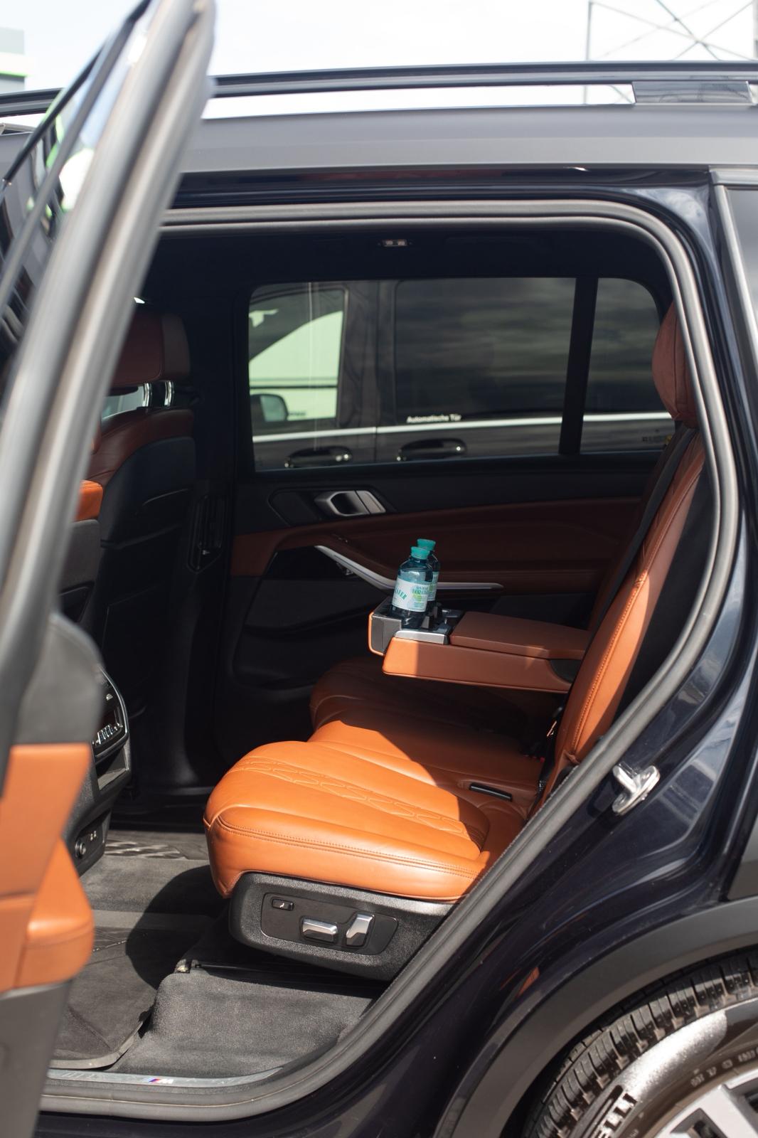 Business Class SUV thumbnail 3